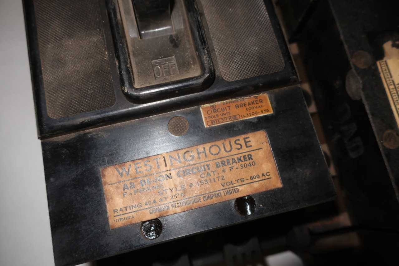 LOT OF 16 ASSORTED WESTINGHOUSE 3P CIRCUIT BREAKERS - CIRCUIT BREAKERS
