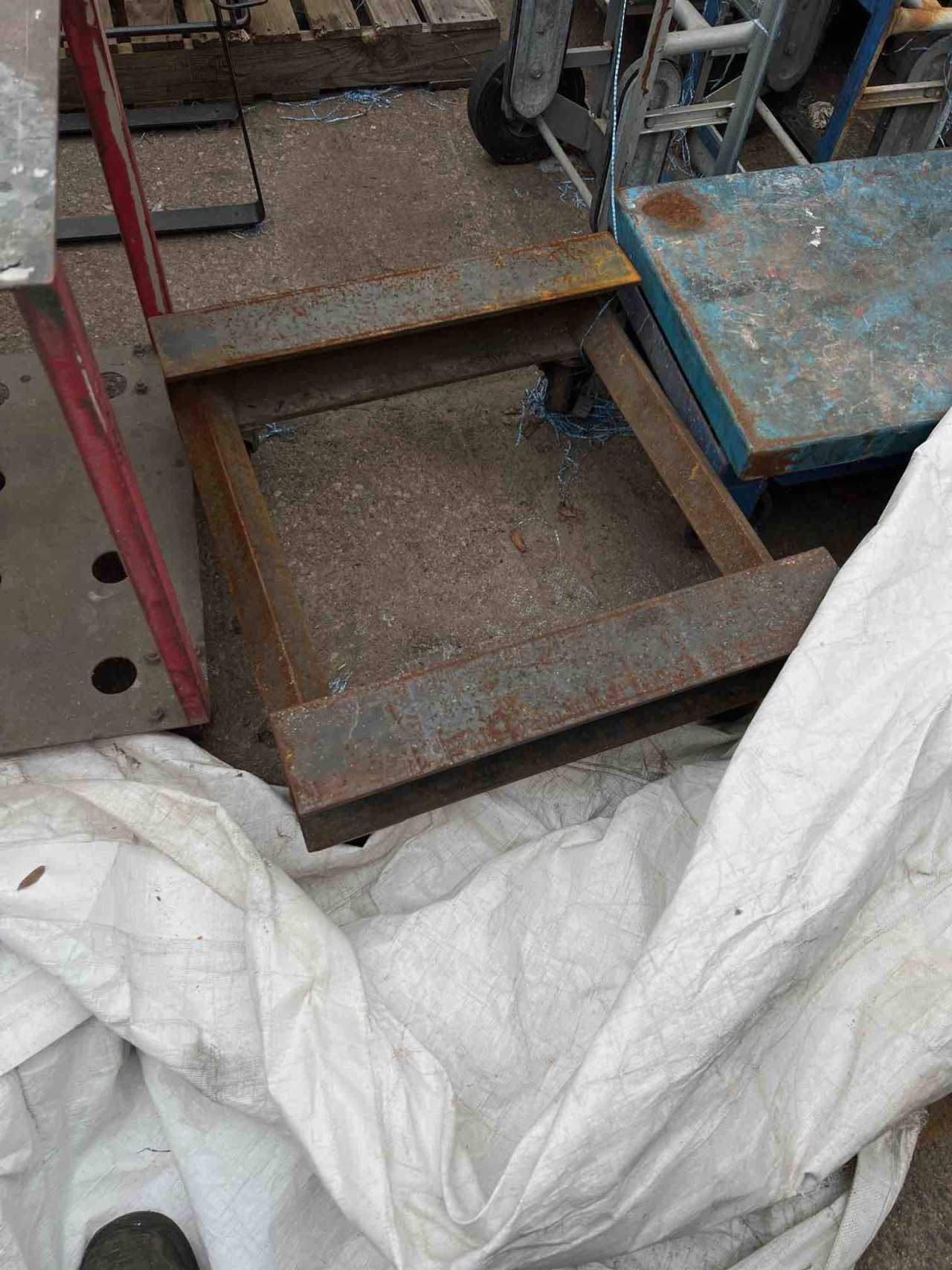 Lot of carts - ROLLING CARTS