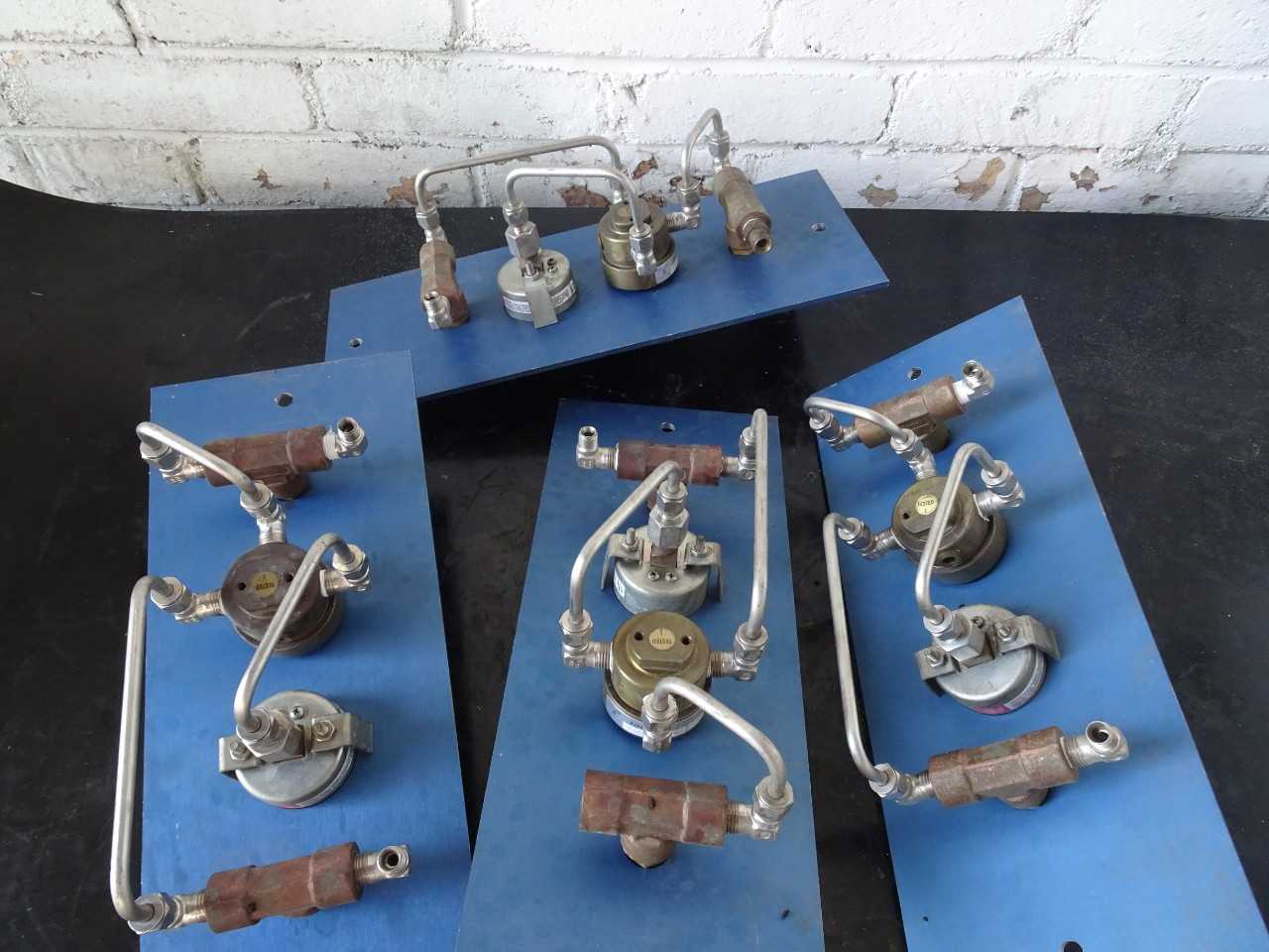 SCOTT Stainless Gas control panels W/ regulators and tubing - AUTOMATION & CONTROLS