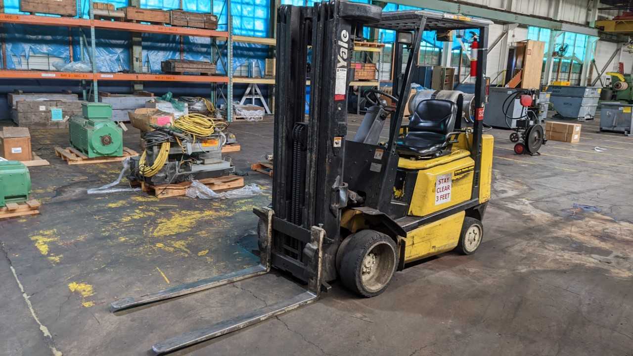 Yale 5000lbs lift truck Model GLC050RGNUA0084. Serial number E187V19408A - FORKLIFTS