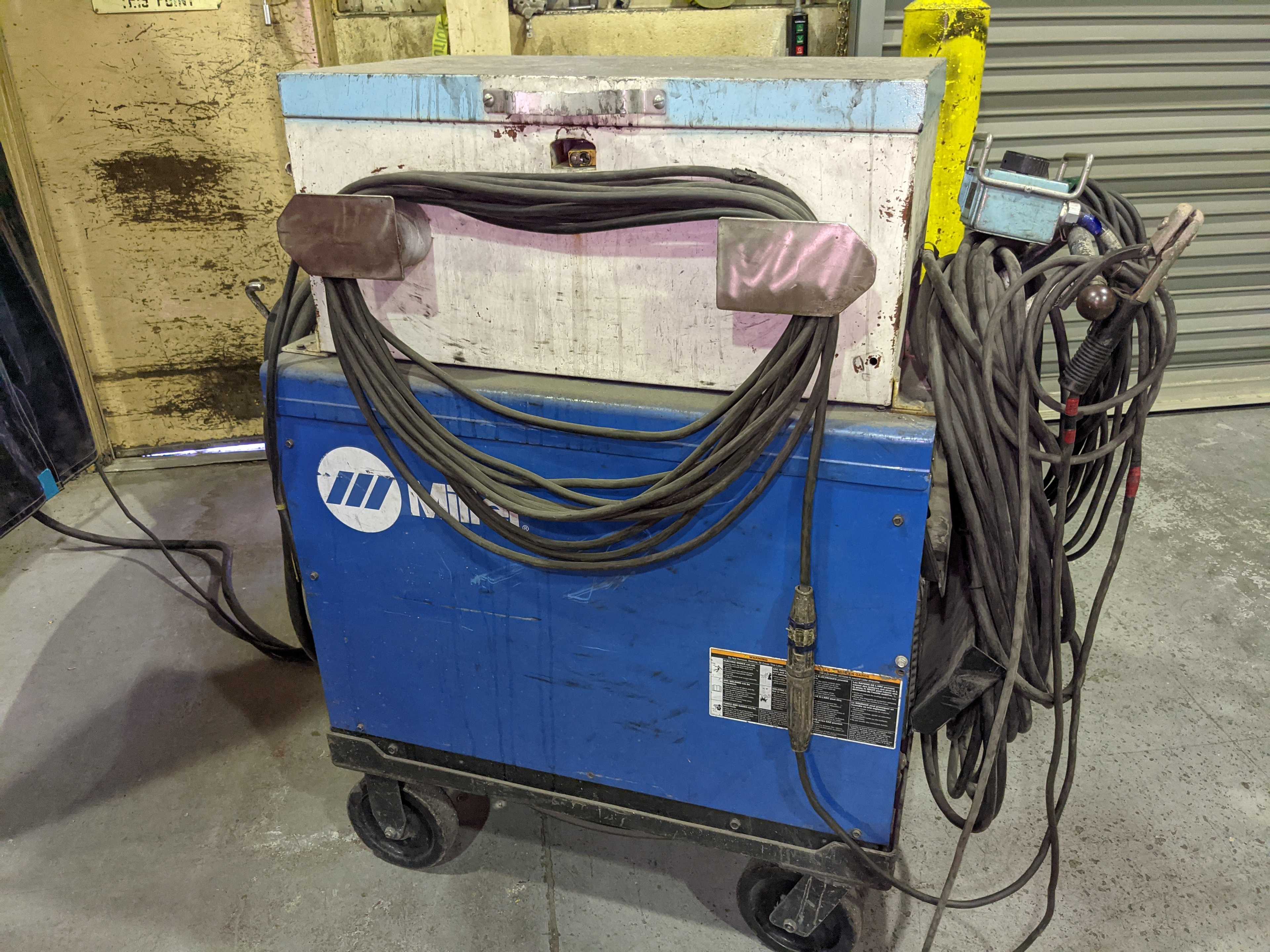 WELDER - WELDING EQUIPMENT