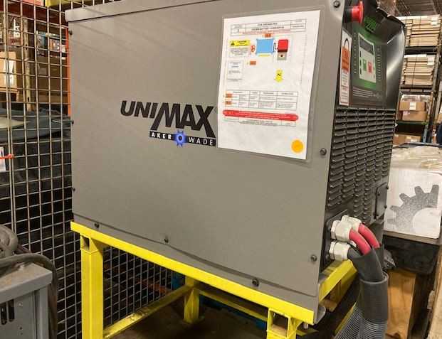 Crown RM6000 Reach Truck and battery charger - REACH TRUCKS