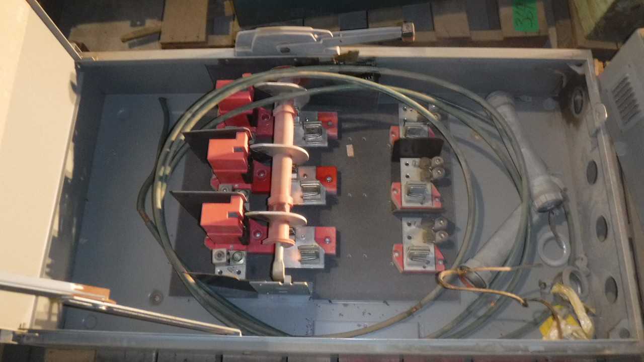 400 Amp Square-D Safety Switch - DISCONNECT SWITCHES