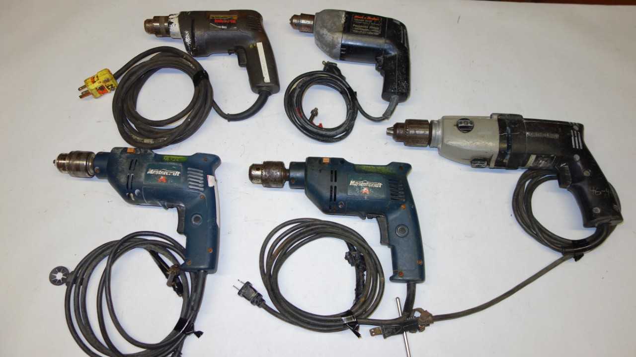 LOT OF 5 ASSORTED CORDED REVERSING HAMMER DRILLS - ELECTRIC POWER TOOLS