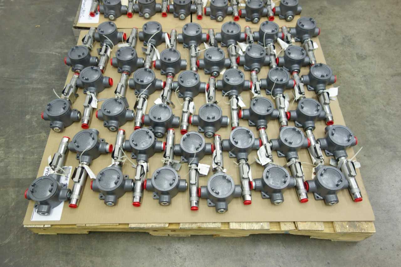 2 PALLETS OF S.O.R PRESSURE SENSOR SNAP SWITCHES - ELECTRICAL COMPONENTS