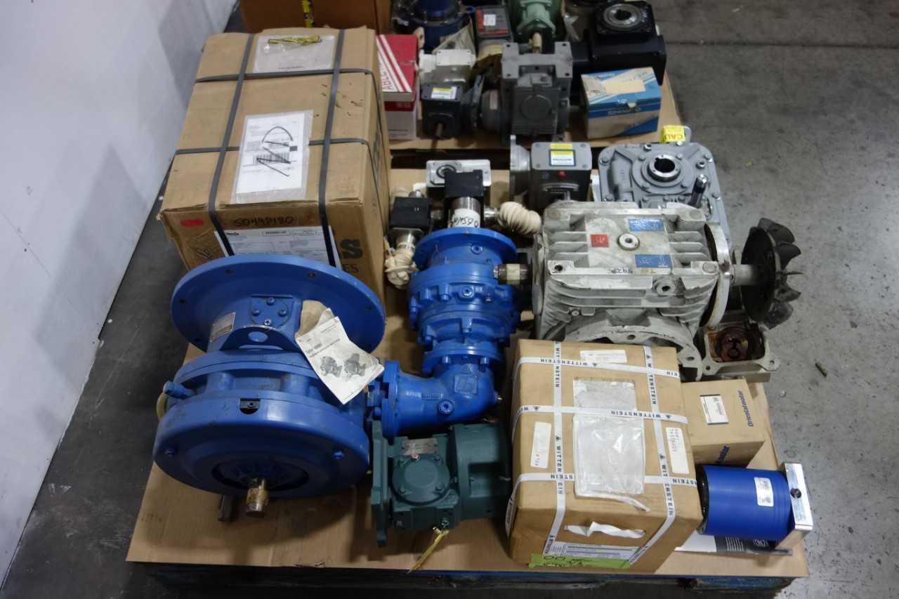 2 PALLETS OF ASSORTED GEAR REDUCERS - SERVO AND PLANETARY, RIGHT ANGLE, INDEXING ENCLOSED, INLINE, SHAFT MOUNT - CROWN, ZAE, BREVINI , SEW EURODRIVE, PARKER - GEAR REDUCERS