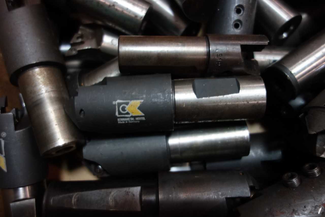 LOT OF ASSORTED END MILLS - KENNAMETAL - ELECTRIC POWER TOOLS