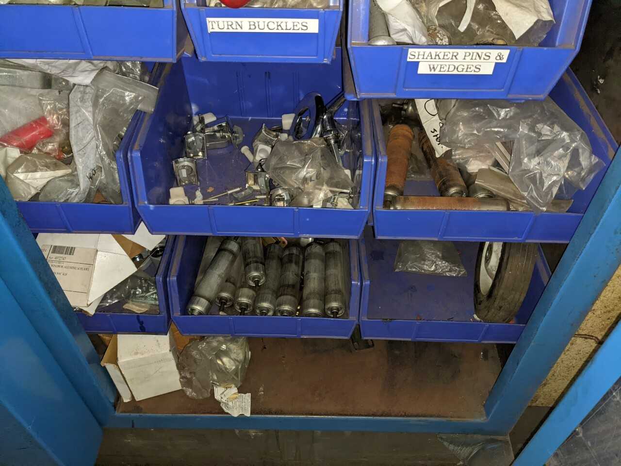 2 DOOR TOOL CABINET WITH CONTENTS, MACHINE PARTS - TOOL STORAGE