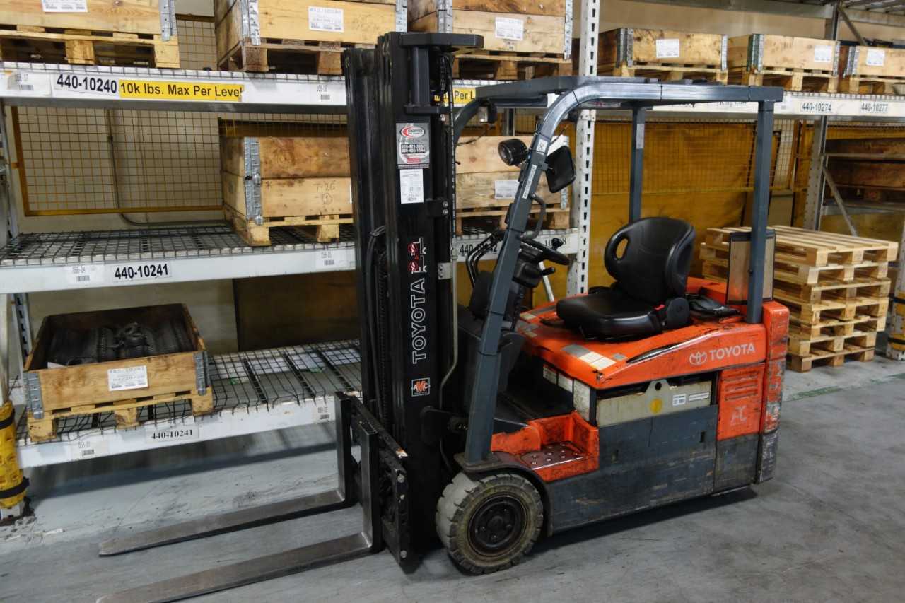 2011 Toyota 7FBEU20 Electric forklift, 3750LB capacity (DELAYED REMOVAL) - FORKLIFTS