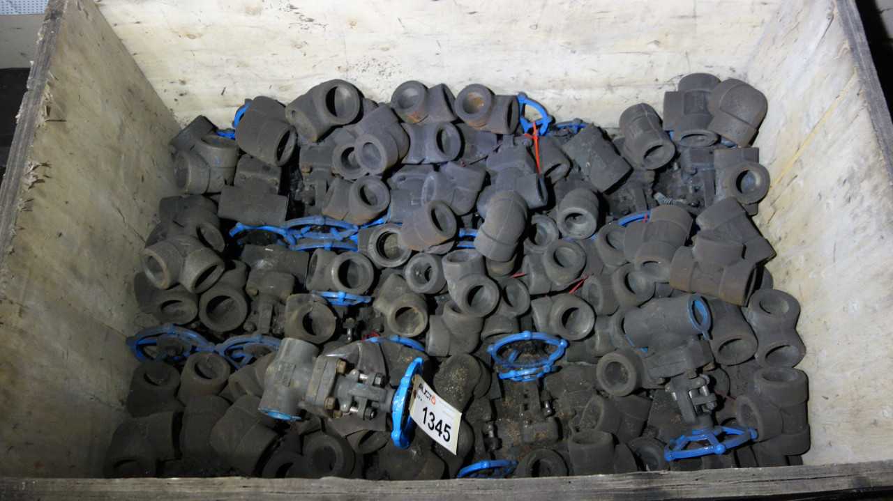 LOT OF ASSORTED SHARPE GATE VALVES AND PIPE FITTINGS - PROCESS EQUIPMENT