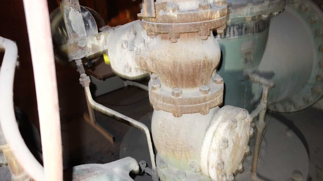 LOT OF 2 ASSORTED CRANE 150 STEEL VALVE, 6 IN CHECK VALVE, 6 IN GATE VALVE - VALVES