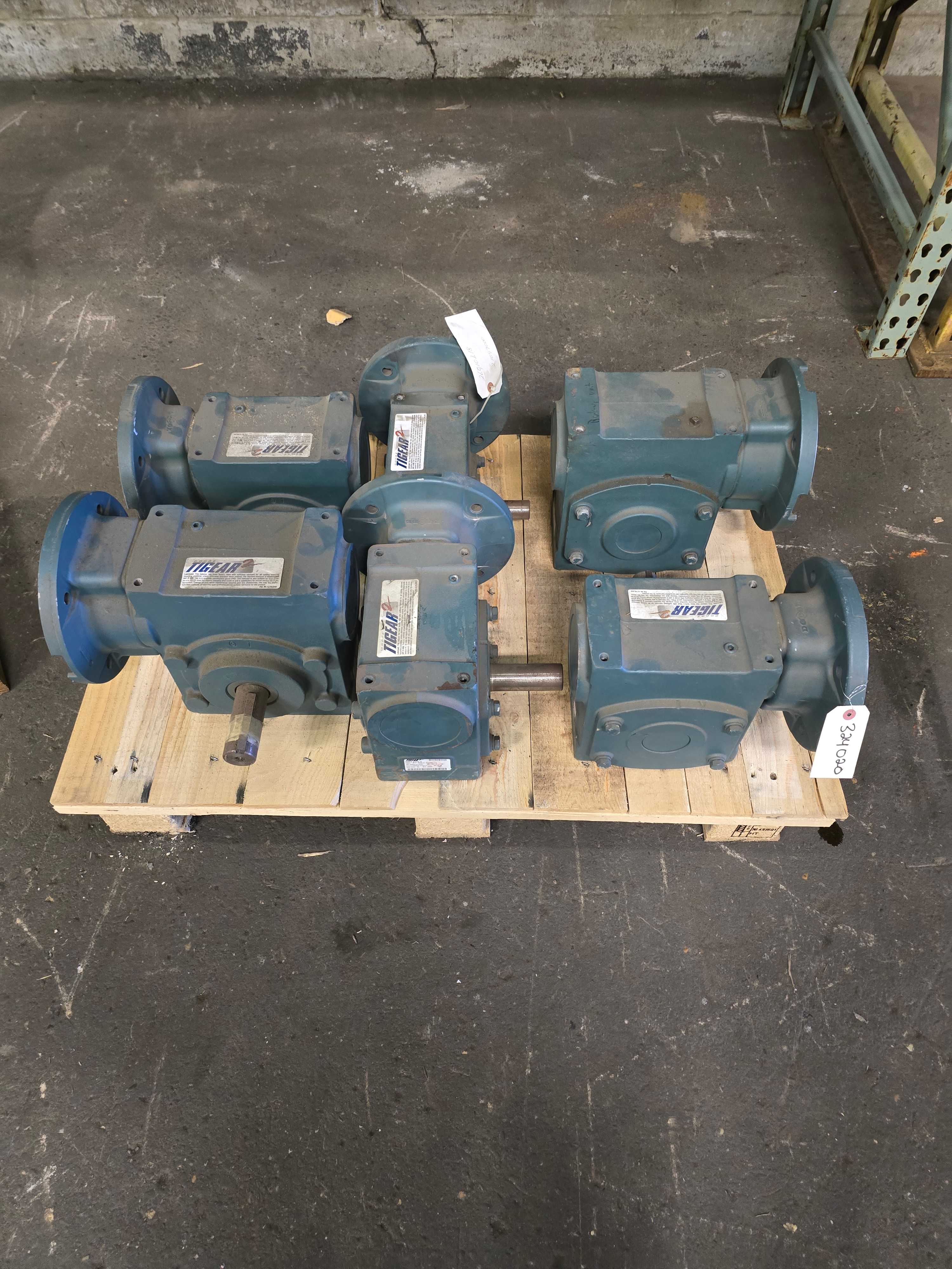 LOT OF DODGE TIGEAR RIGHT ANGLE GEAR REDUCERS - QTY 6 - GEAR REDUCERS