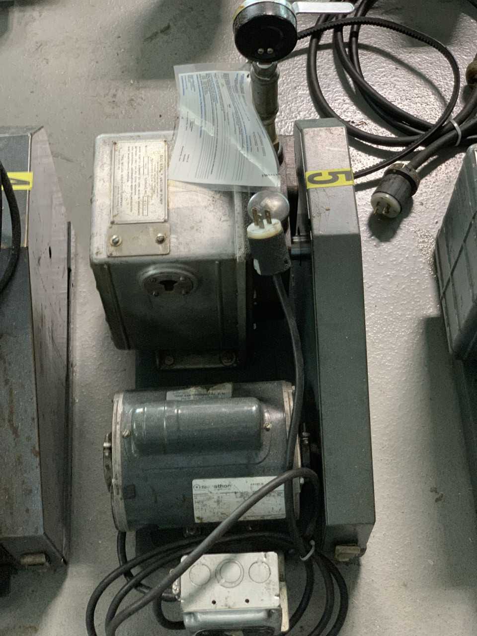 Lot of 4 Vacuum Pumps 120v - VACUUM PUMP