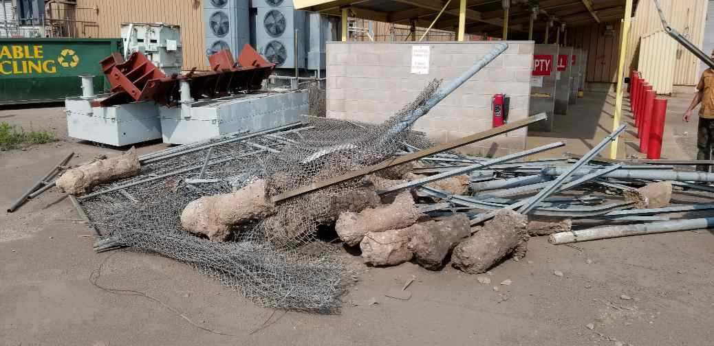 LOT OF ASSORTED CHAIN LINK FENCING W/ FENCE POSTS - MISCELLANEOUS