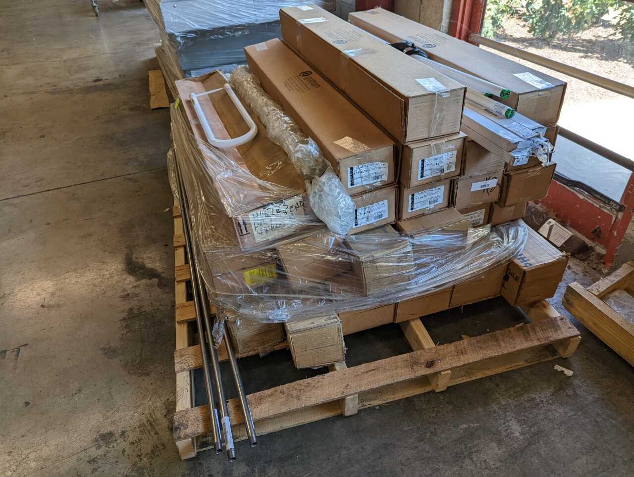 [Philips, Sylvania] Assorted Light Bulbs, Lighting Accys - LIGHTING