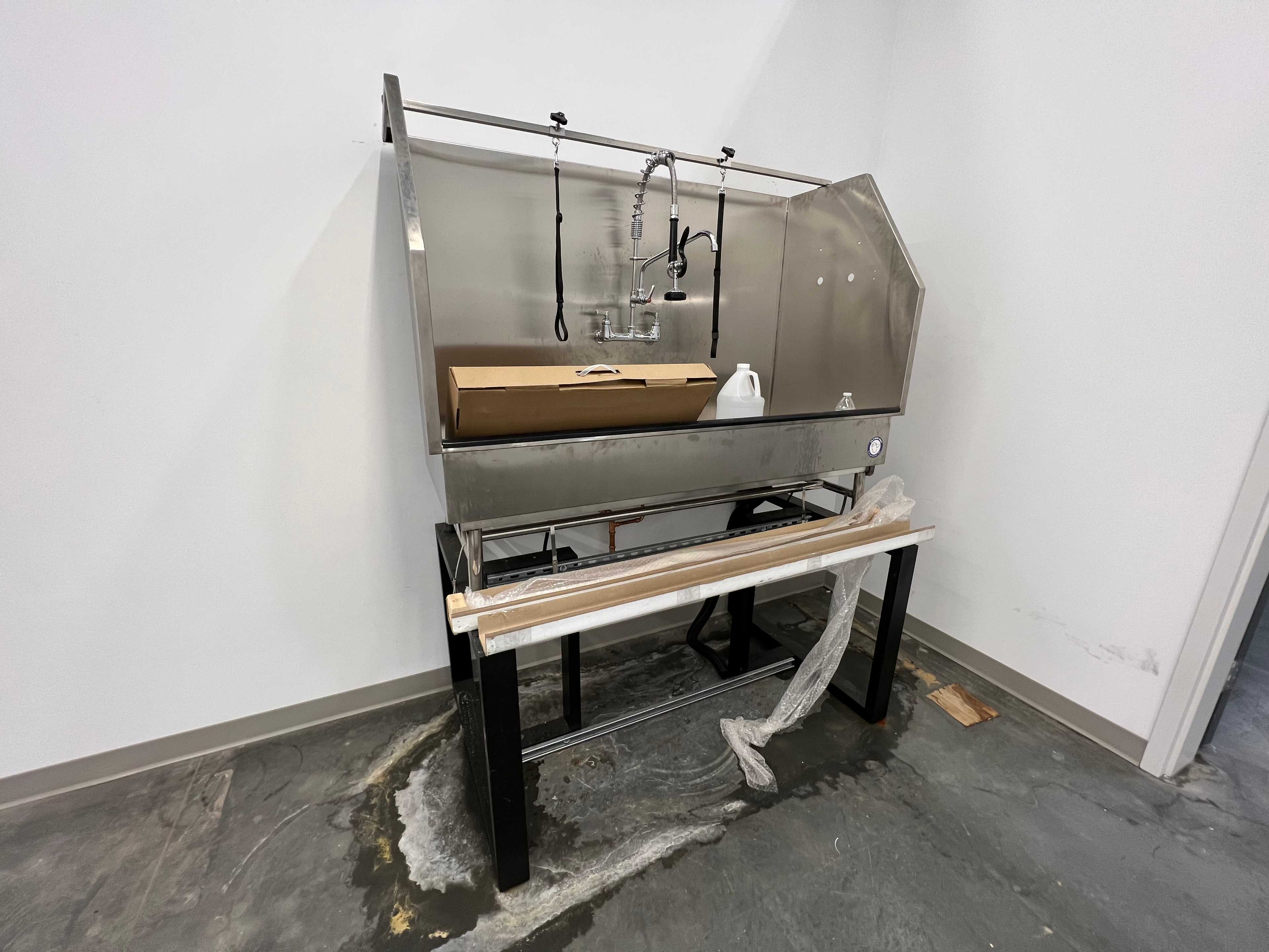 LARGE WASH BASIN SINK - LAB & SCIENTIFIC