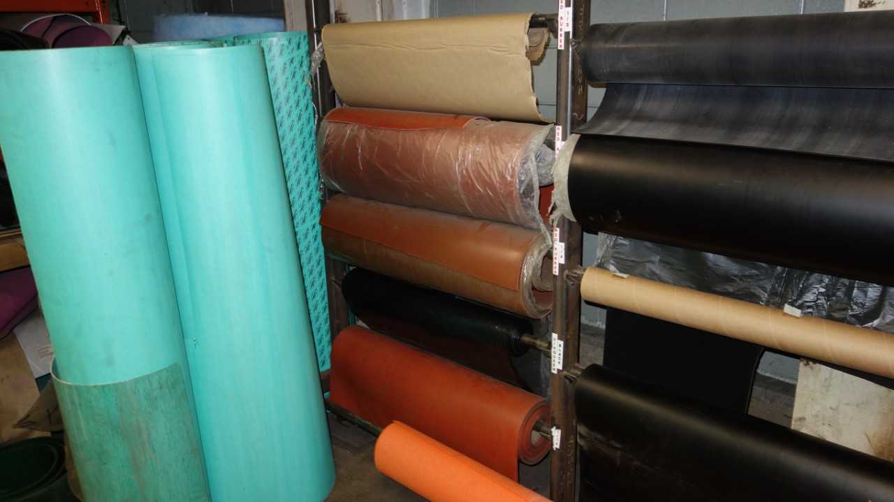 ASSORTED LOT OF GASKET MATERIAL, VARIOUS SIZES, PLASTIC SHEET, RUBBER ROLLS - VALVES