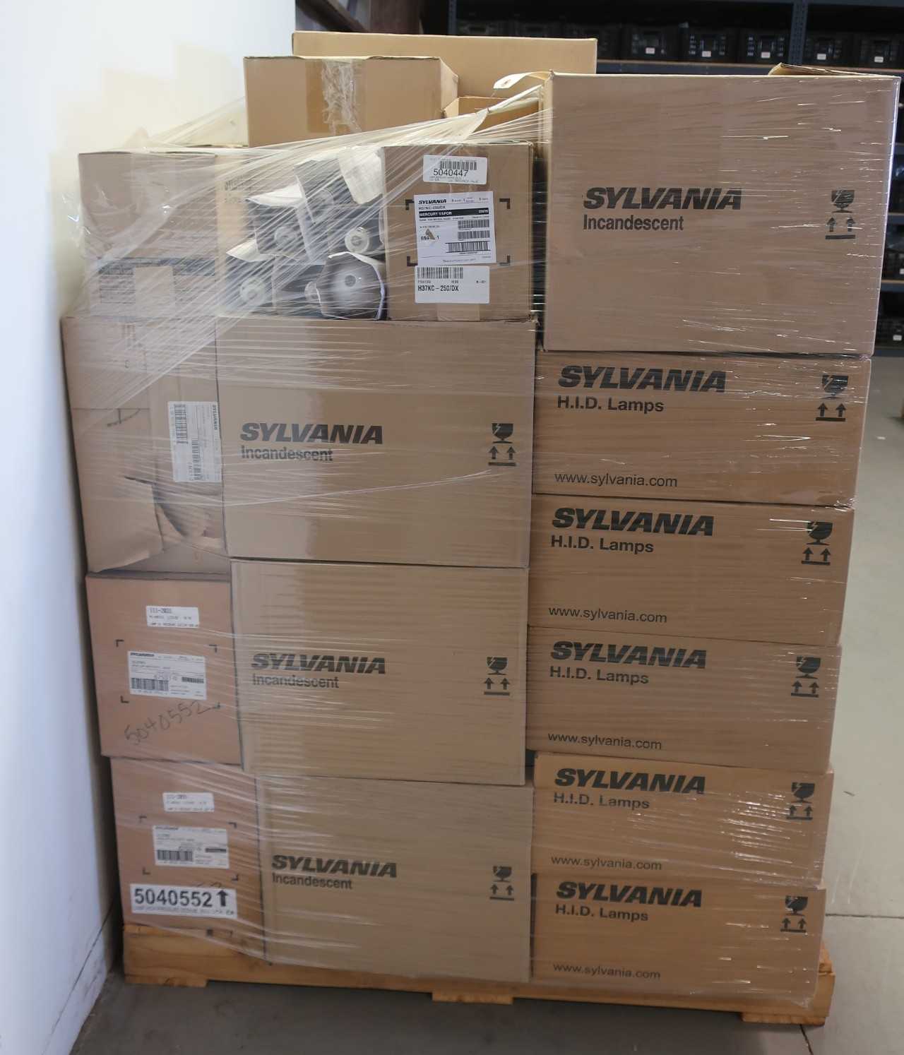 SYLVANIA AND GE LIGHTBULBS - LIGHTING