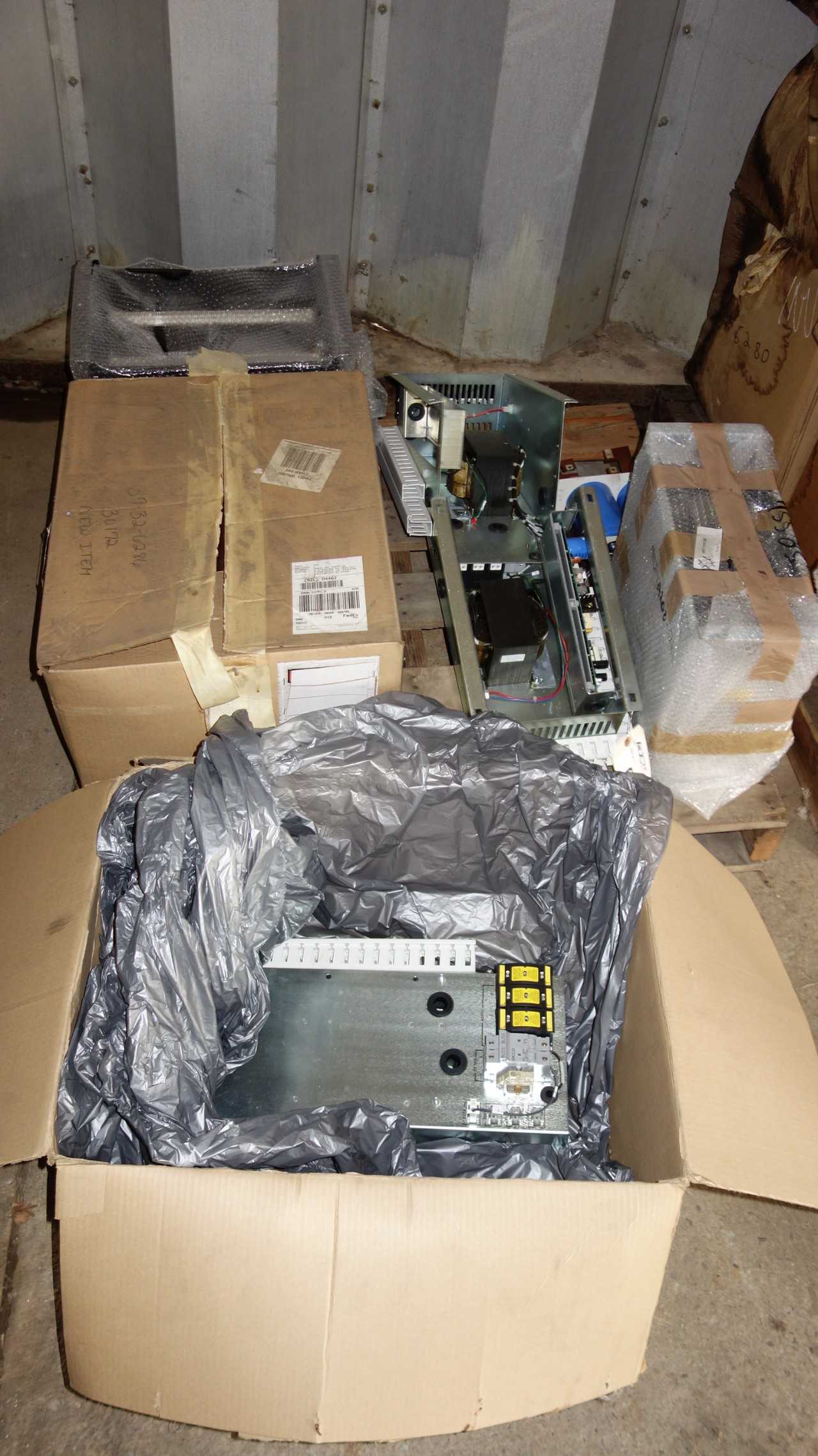 1 PALLET OF NEW ASSORTED ELECTRIC CONTROLS, GE RESISTOR - ELECTRICAL COMPONENTS