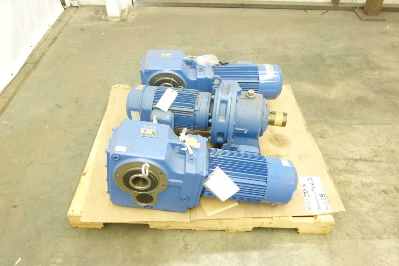 LOT OF 3 NEW SUMITOMO SM-CYCLO GEARMOTORS - ELECTRIC MOTORS