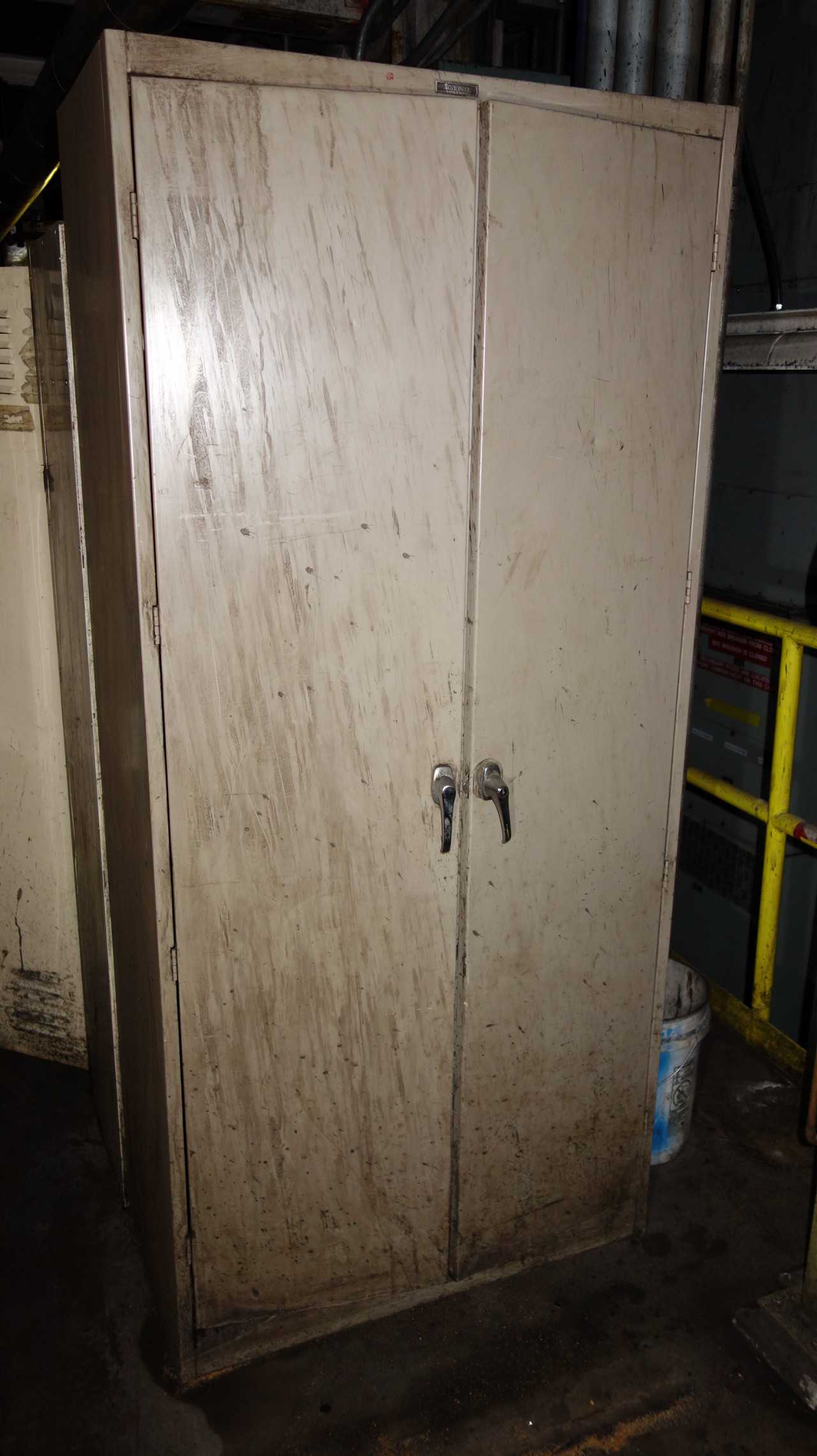 LOT OF 3 BERGER LOCKERS AND TENNSCO CABINET - TOOL STORAGE