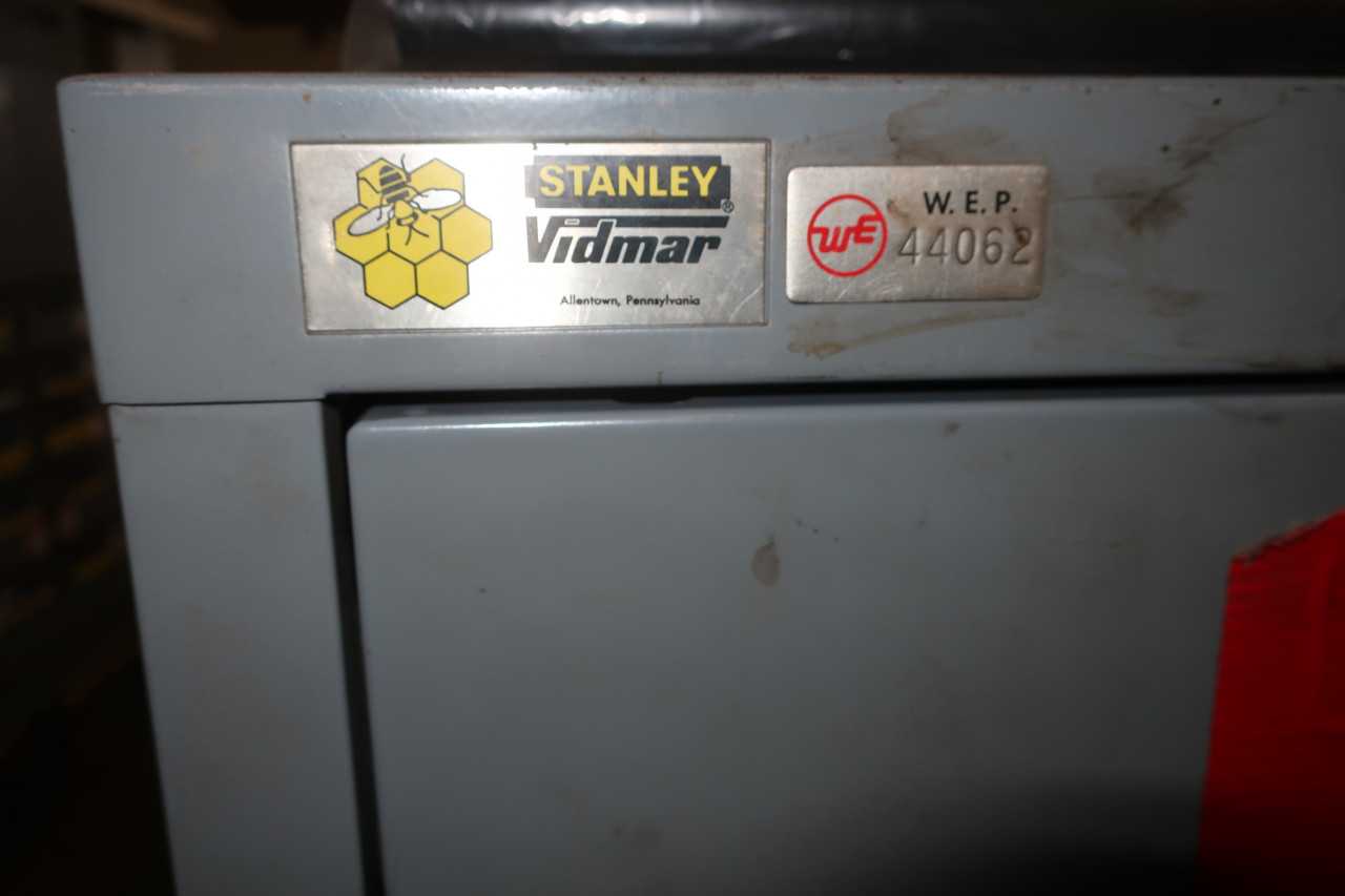 STANLEY VIDMAR 4 SHELF TOOL STORAGE CABINET WITH CONTENTS - TOOL STORAGE