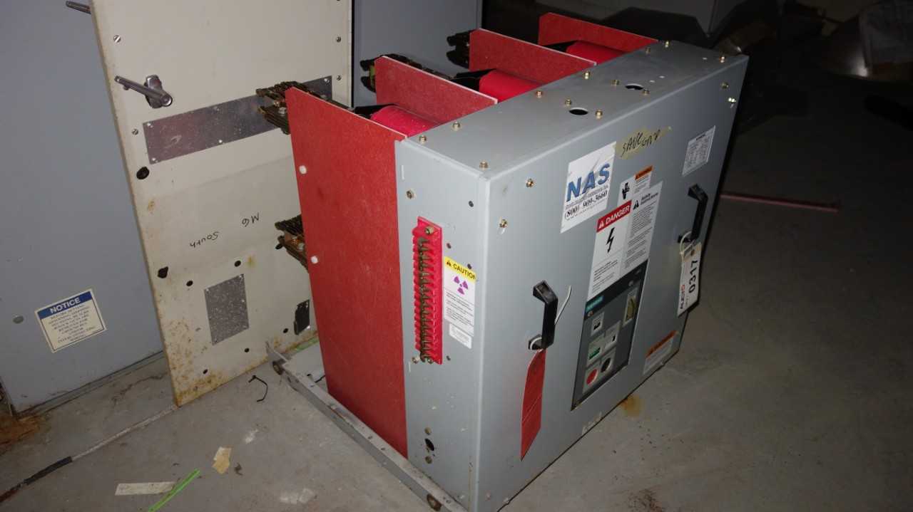 SIEMENS 2000Amp 5-GMI-250-2000-58 4.76KV-AC CIRCUIT BREAKER - CIRCUIT BREAKERS