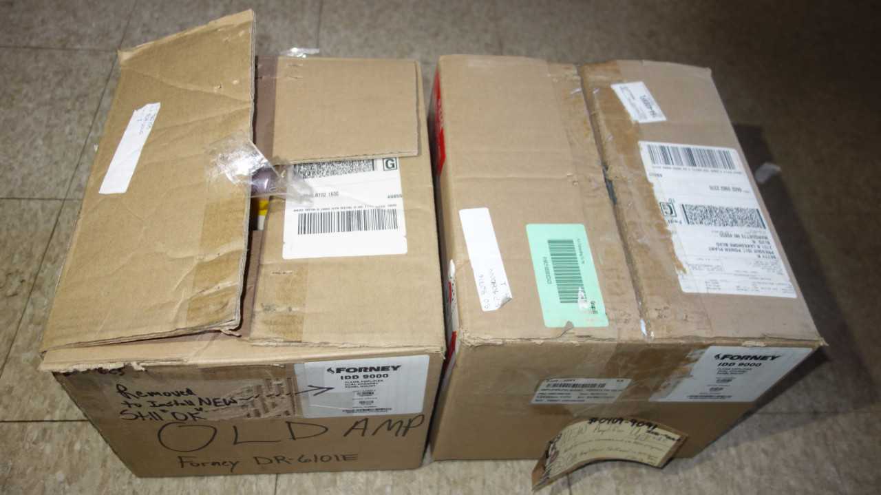 LOT OF 2 FORNEY IDD 9000 PM DR-6101E FLAME AMPLIFIERS - AUTOMATION & CONTROLS