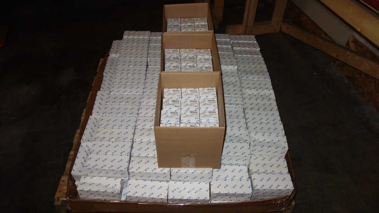 1 PALLET OF EATON PKZ0-XH-SOND539 DOOR COUPLING SWITCHES - TOOL STORAGE