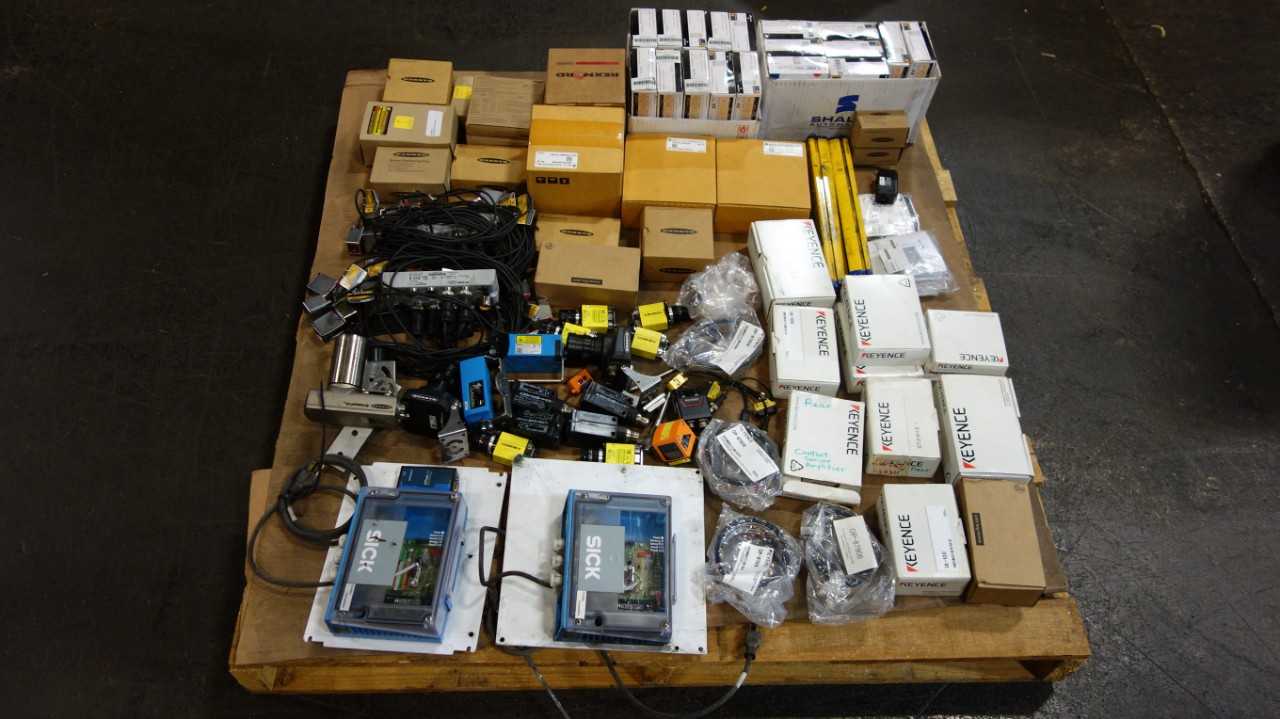 1 PALLET OF ASSORTED ELECTRICAL CONTROLS, SENSORS, CAMERAS, BANNER, SICK, KEYENCE, COGNEX, ALLEN BRADLEY - ELECTRICAL COMPONENTS