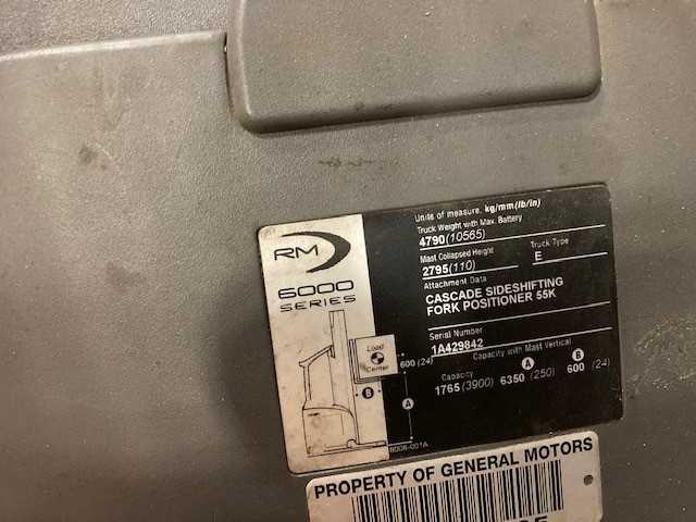 Crown RM6000 Reach Truck and battery charger - REACH TRUCKS