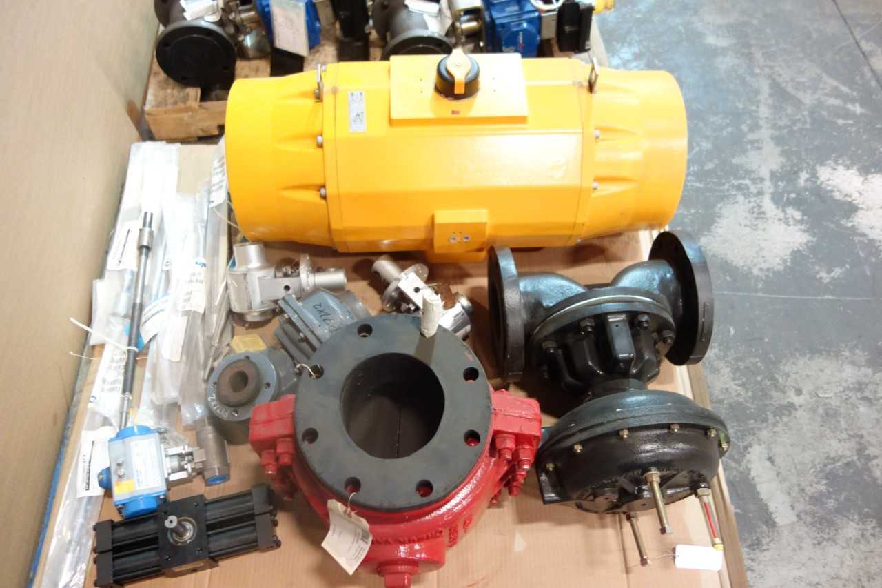 2 PALLETS OF ASSORTED VALVES AND VALVE ACCESSORIES - VALVES