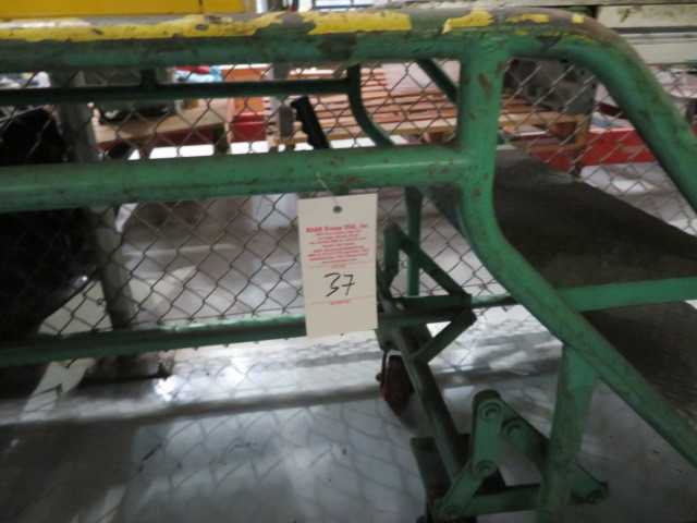 Lift table, 30" H, 25" Wide X 270' Long - MATERIAL HANDLING