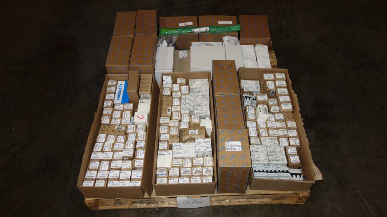 1 PALLET OF ASSORTED EATON ELECTRICAL, CONTACTORS - ELECTRICAL COMPONENTS