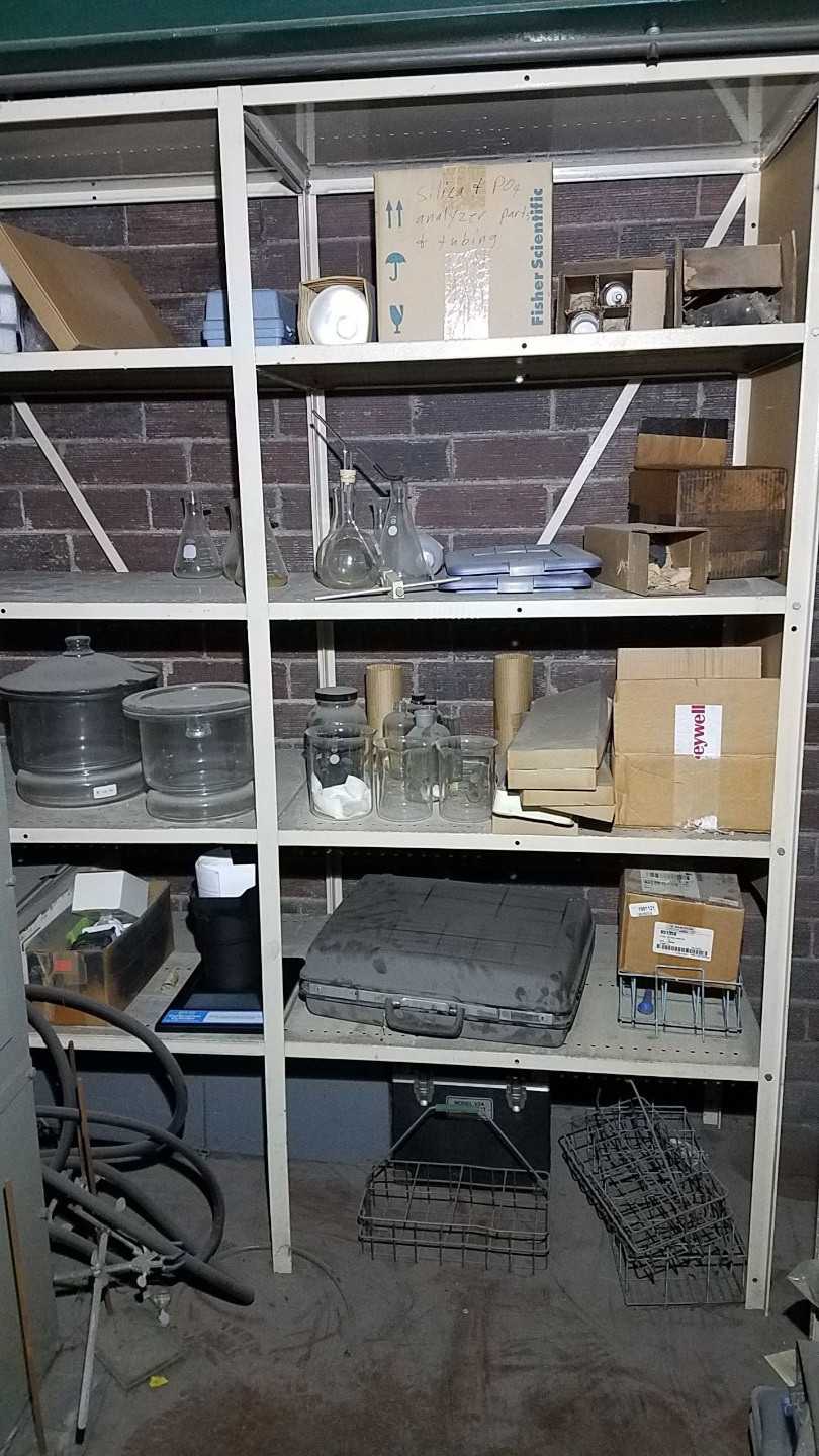 CONTENTS OF 2 SHELVES, ASSORTED GLASSWARE, MODEL V3A OIL TEST KIT, HACH DIGITAL TITRATOR, CALIBRATION CYLINDER - LAB & SCIENTIFIC CONTENTS OF 2 SHELVES, ASSORTED GLASSWARE, MODEL V3A OIL TEST KIT, HACH DIGITAL TITRATOR, CALIBRATION CYLINDER - LAB & SCIENTIFIC