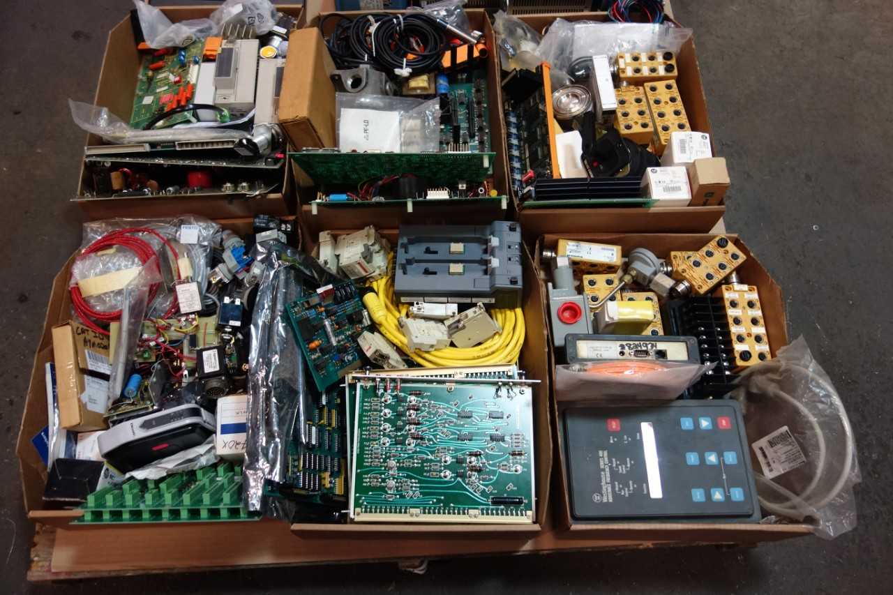 1 PALLET OF ASSORTED ELECTRICAL- MONITOR, PROXIMITY SENSORS, SERVO CONTROLLER, SWITCH CONTROLS- ABB, GENERAL ELECTRIC - AUTOMATION & CONTROLS