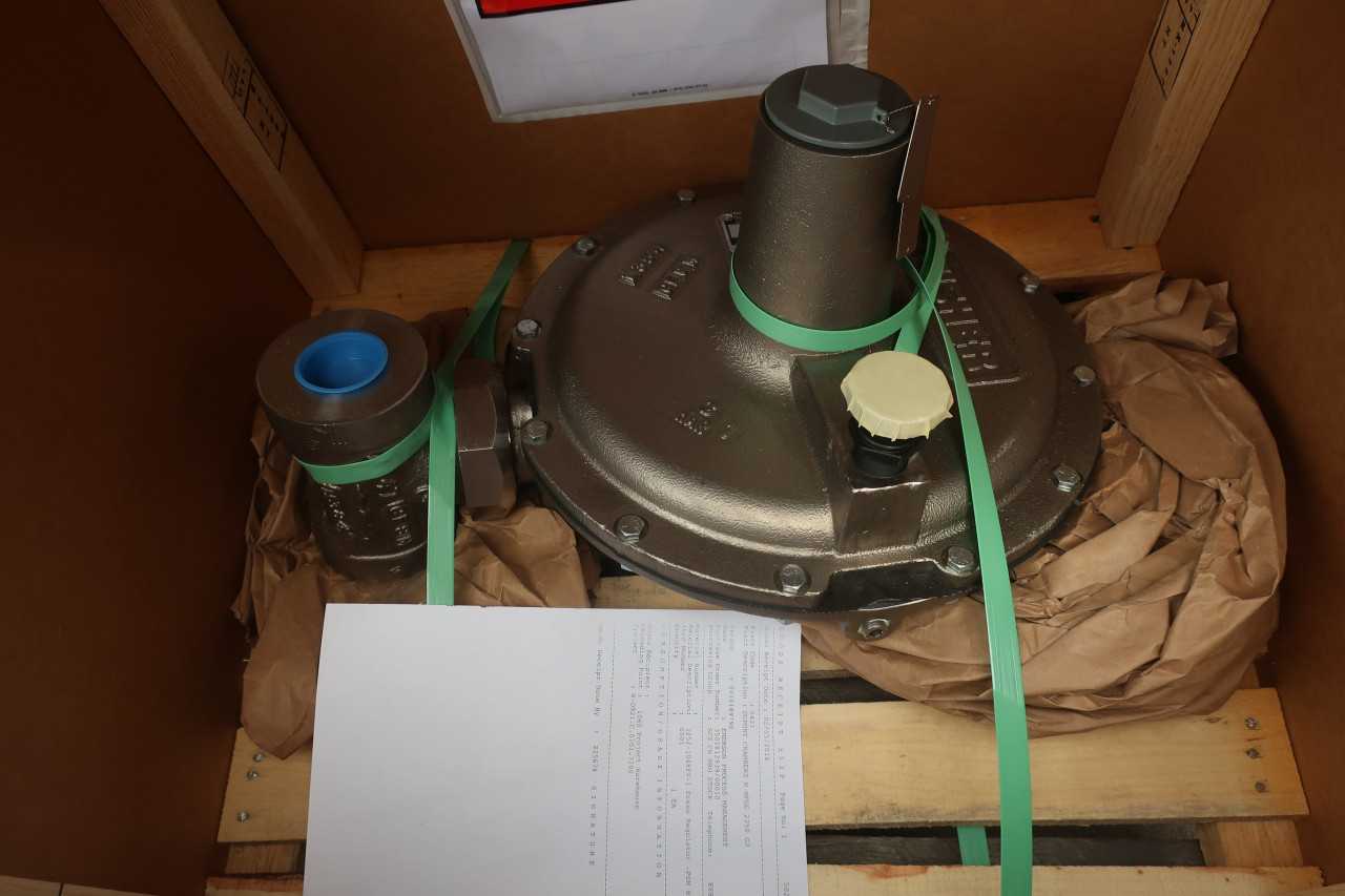 FISHER Y692-15 LOW PRESSURE GAS BLANKETING REGULATOR 1/2IN - PRESSURE REDUCING REGULATOR VALVE