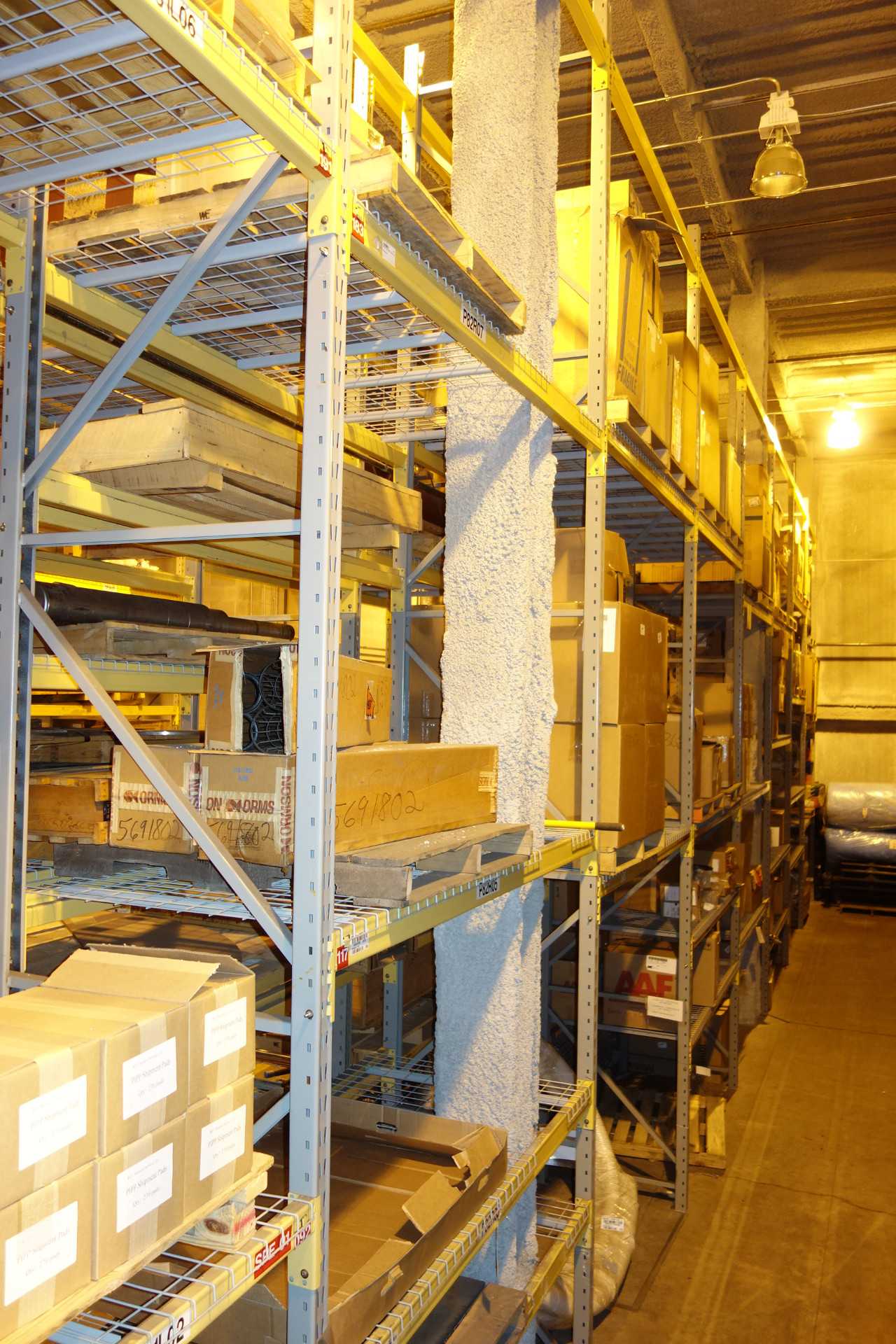 CONTENTS OF 8 UPRIGHT RACKING SECTIONS, FILTERS - INDUSTRIAL PARTS