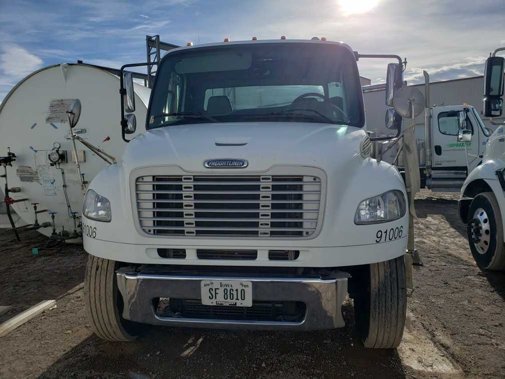 2011 Freightliner M2 106 TA -Chassis only - HYDRO EXCAVATOR TRUCKS