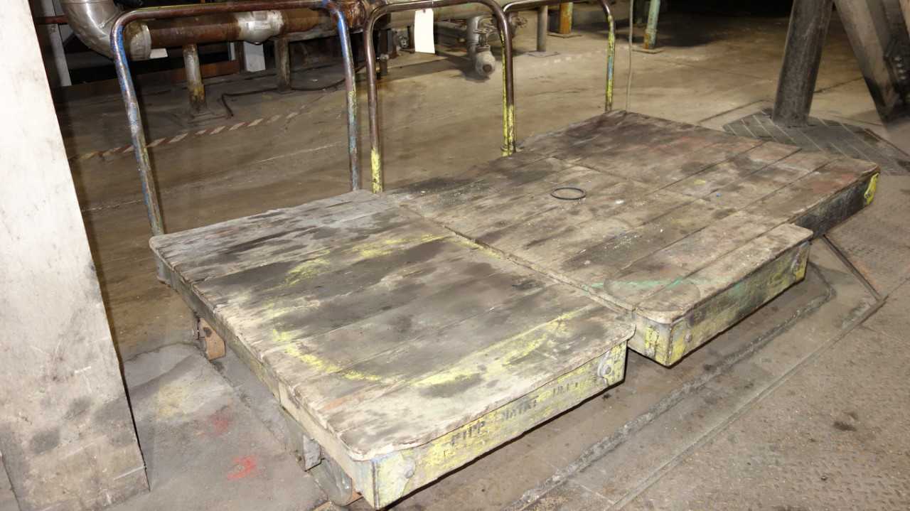 LOT OF 3 UTILITY CARTS - MISCELLANEOUS