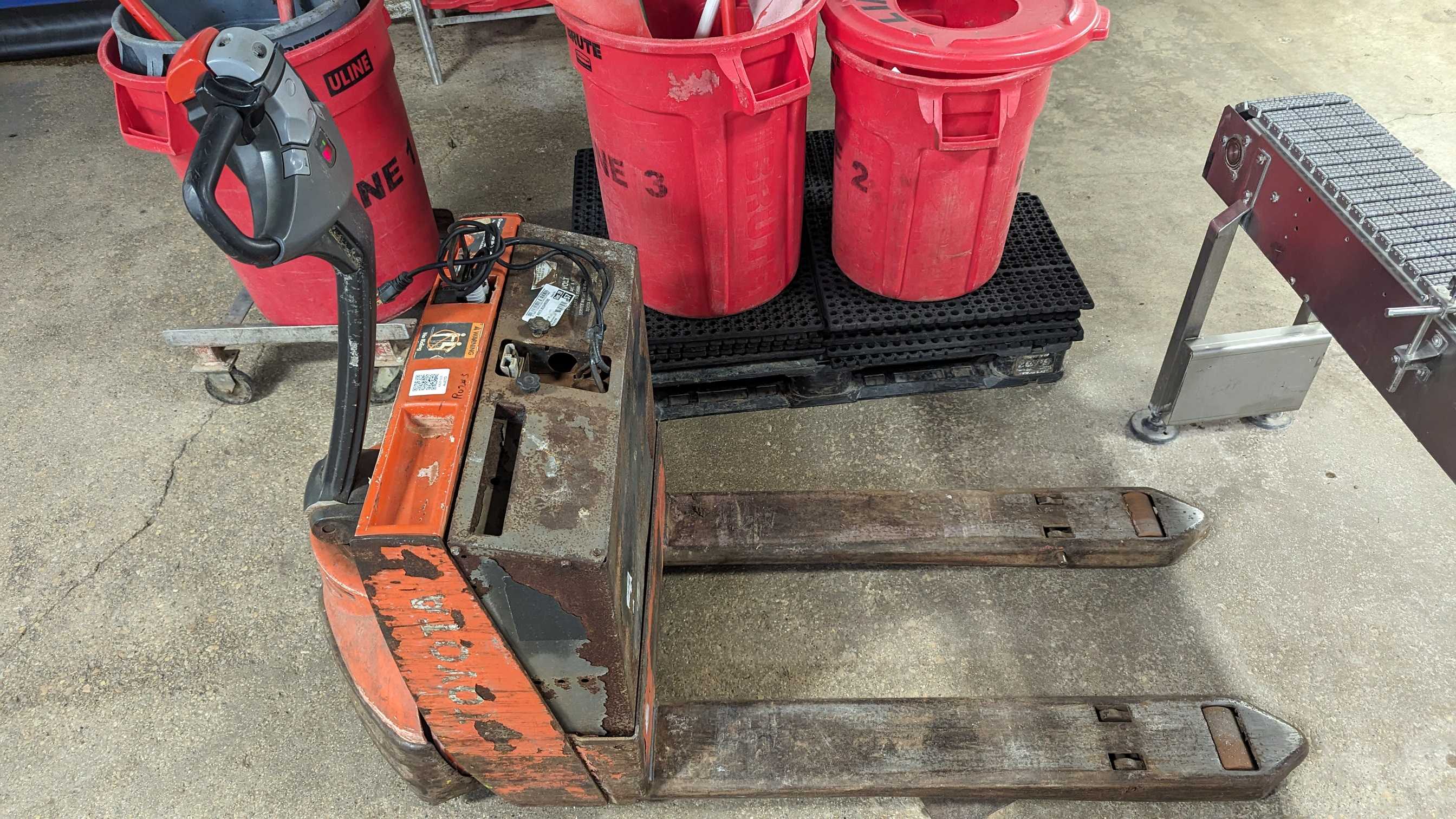 TOYOTA 7HBW23 24V ELECTRIC PALLET JACK - MANUAL PALLET JACKS