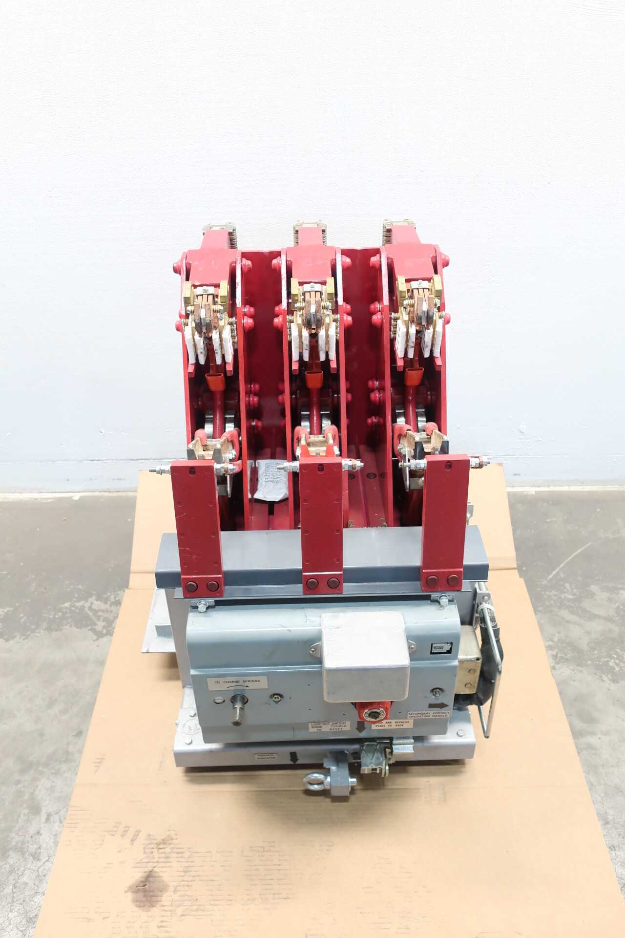 FEDERAL PIONEER AIR POWER BREAKER - CIRCUIT BREAKERS