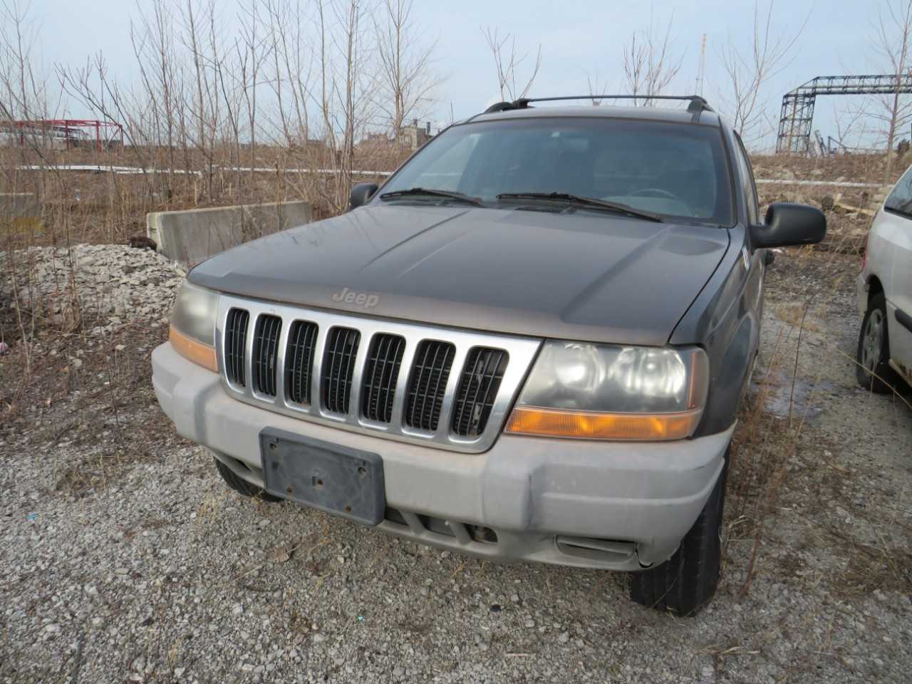 JEEP GRAND CHEROKEE LAREDO 2000 4.0L 4 DOOR V6 CYL GAS JEEP  VIN:  1J4GW48SXYC224701 - BUSES