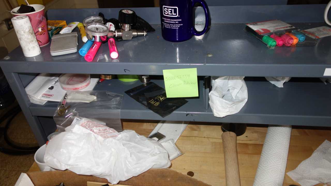 DESK WITH CONTENTS - MATERIAL HANDLING