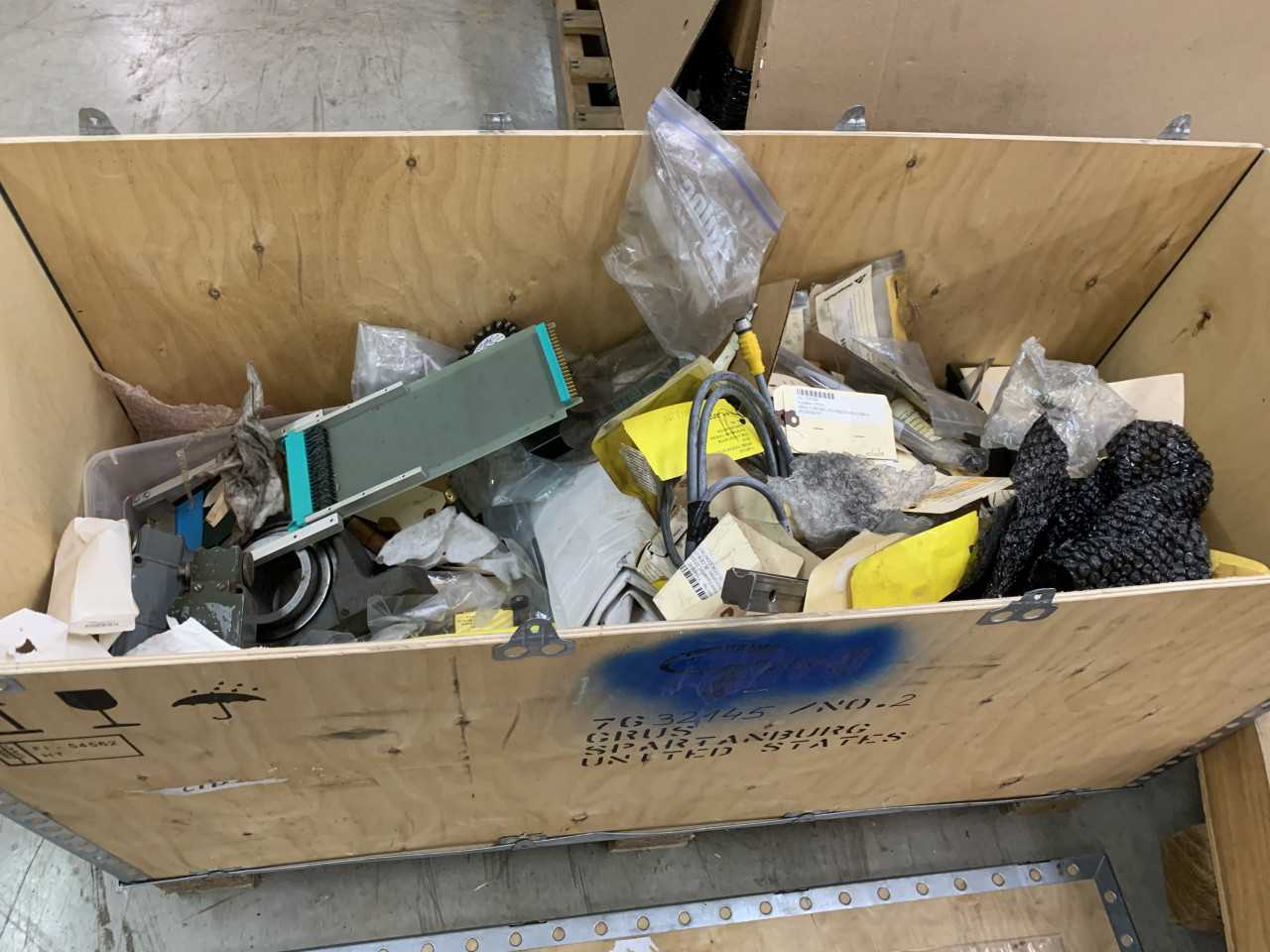 CRATE OF MISC ELECTRICAL AUTOMATION EQUIPMENT ETC - ELECTRICAL COMPONENTS CRATE OF MISC ELECTRICAL AUTOMATION EQUIPMENT ETC - ELECTRICAL COMPONENTS
