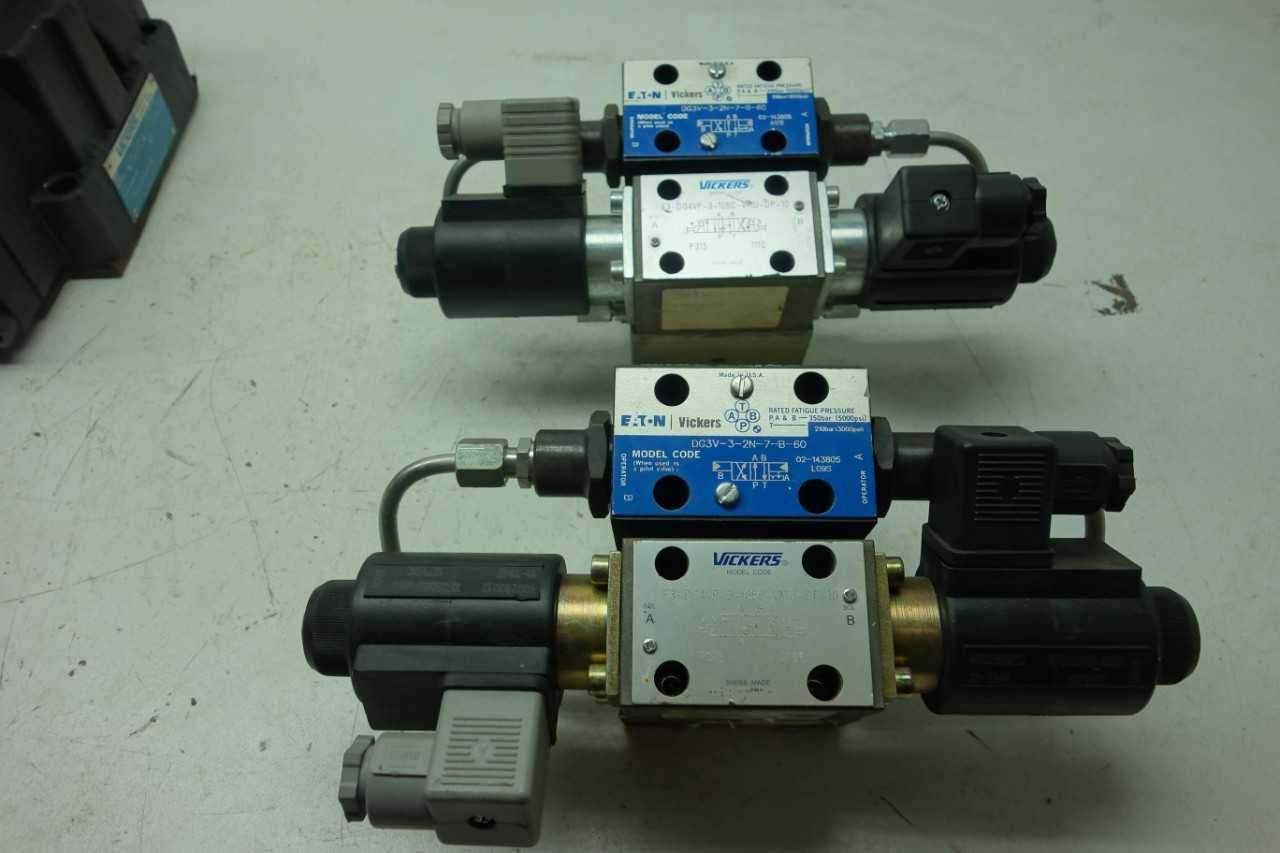 LOT OF ASSORTED HYDRAULIC DIRECTIONAL CONTROL VALVES- VICKERS, EATON - CONTROL VALVE