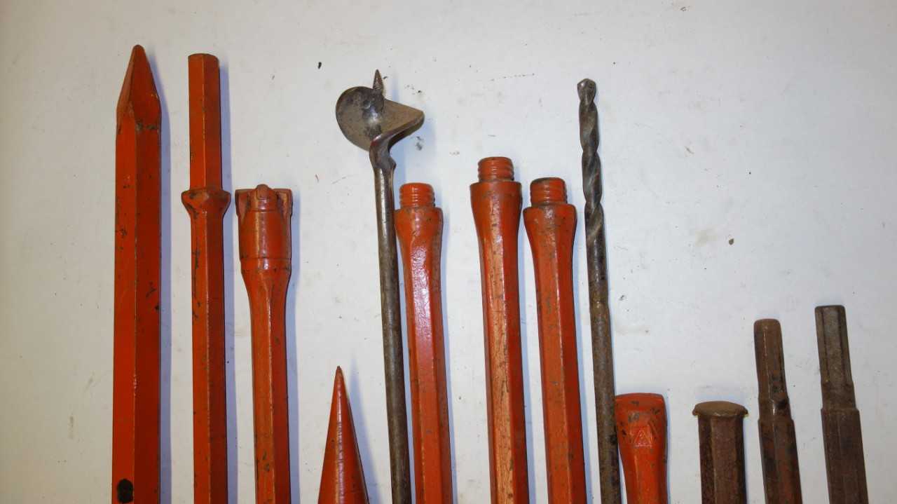 LOT OF 13 ASSORTED JACK HAMMER BITS - ELECTRIC POWER TOOLS