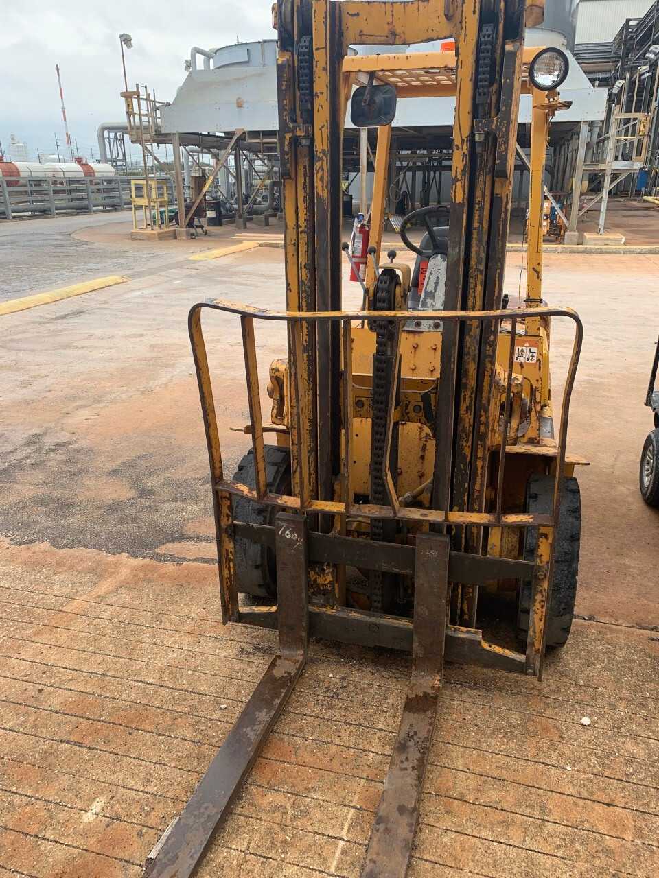 1990 Hyster H50XL Fork Lift - MATERIAL HANDLING