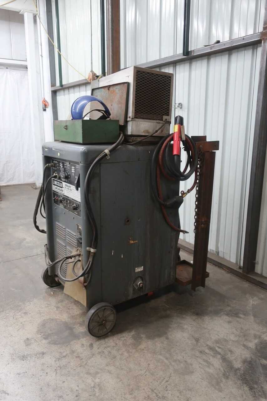 LINCOLN ELECTRIC IDEALARC TIG 300/300 AC/DC VARIABLE VOLTAGE ARC WELDER - WELDING EQUIPMENT