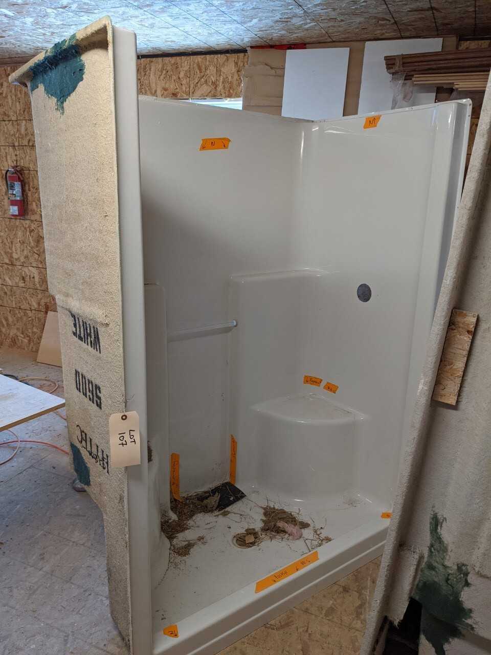Lot of 3 Showers - MISCELLANEOUS